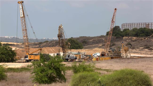 Cranes and other machinery are seen at the Israeli side of the border with Gaza Strip, on September 8, 2016. ©AFP