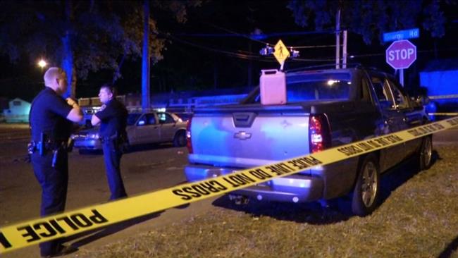 Police officers inspect the scene of a shooting in Alabama, September 11, 2016. (AL photo)