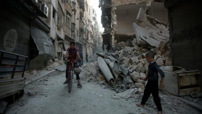 Syrians pass through rubble in the neighborhood of Karm al-Jabal in Aleppo, Syria, on September 18, 2016 (Photo by AFP)