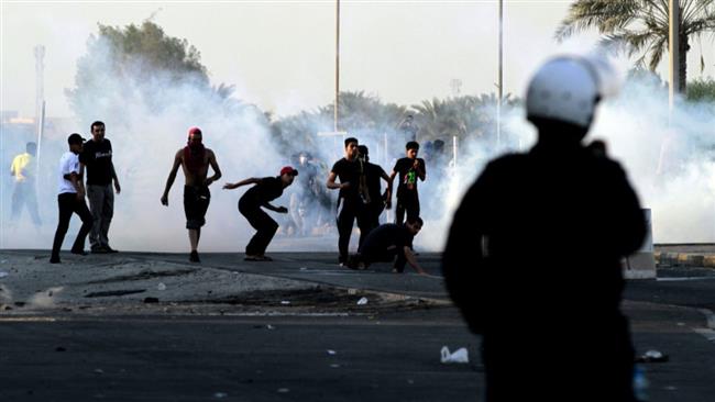 Bahraini protesters clash with police in Sadad, Bahrain, on September 29, 2012. (Photo by AP)