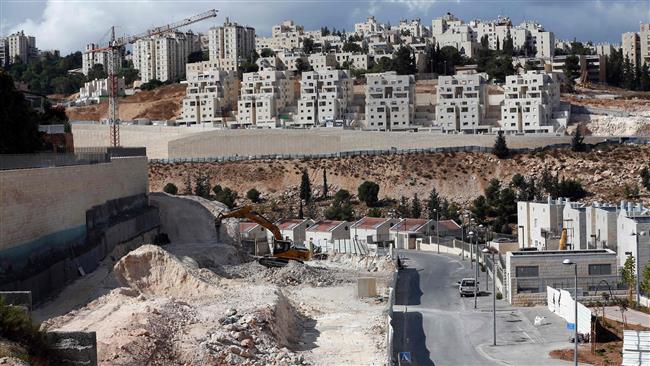 A general view taken on September 23, 2016, shows Israeli construction cranes and excavators at a building site of new housing units in the settlement of Neve Yaakov, the northern area of East Jerusalem al-Quds. (Photo by AFP)
