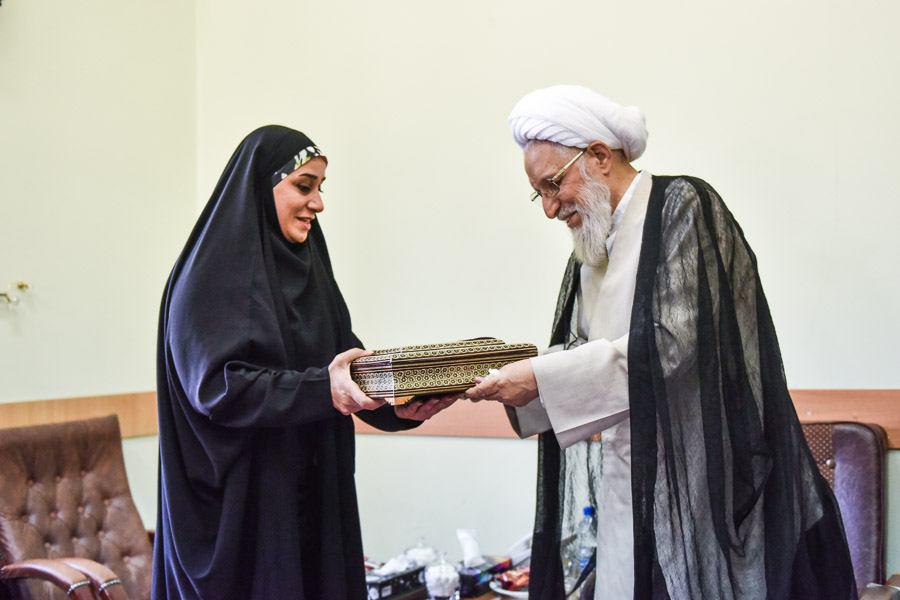 آیتالله ایمانی در مراسم تجلیل از بانوی پاراالمپیکی؛