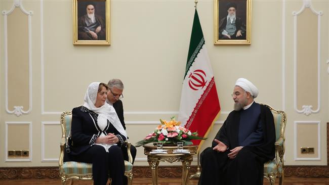 Iranian President Hassan Rouhani (R) and Syrian Parliament Speaker Hadiya Khalaf Abbas meet in Tehran on September 27, 2016. (Photo by president.ir)