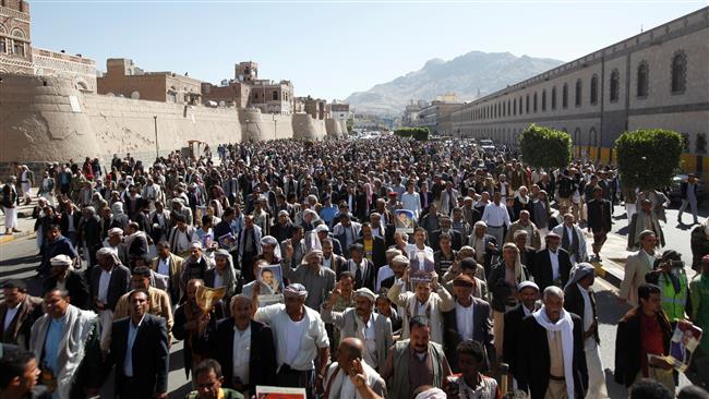 Yemeni mourners take part in the funeral of Abdul Qader Helal, the mayor of Sana’a, who was killed by a Saudi strike, October 10, 2016. (Photo by Reuters)