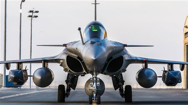 This picture taken on February 1, 2016 by the French Defense Audiovisual Communication and Production Unit (ECPAD) shows a Rafale fighter jet taxiing on an undisclosed base purportedly used for raids against Daesh. (Photo by AFP)