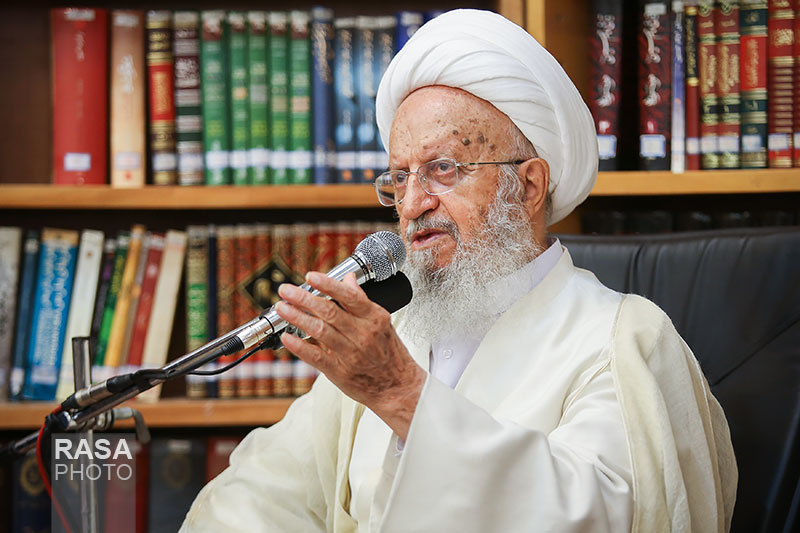 المرجع الديني اية الله مكارم الشيرازي