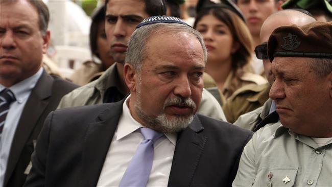 This image shows the Israeli minister for military affairs, Avigdor Lieberman (L), speaks with Military Chief of Staff Gadi Eizenkot.(Photo by AFP)