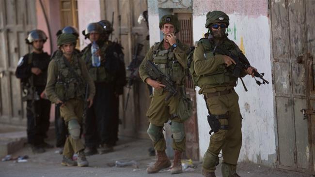 Israeli forces stand during clashes in the refugee camp Fawwar, near the West Bank city of al-Khalil (Hebron), Tuesday, August16, 2016. (Photo by AP)