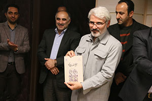 رونمایی از کتاب ادبیات انقلاب اسلامی
