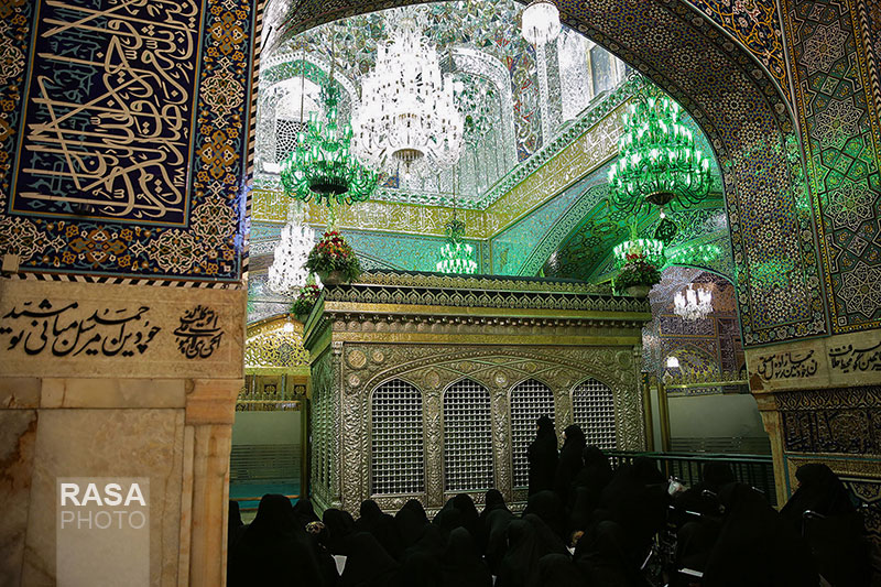 جانبازوں کے ہاتھوں قبر امام رضا (ع) کی غبار روی