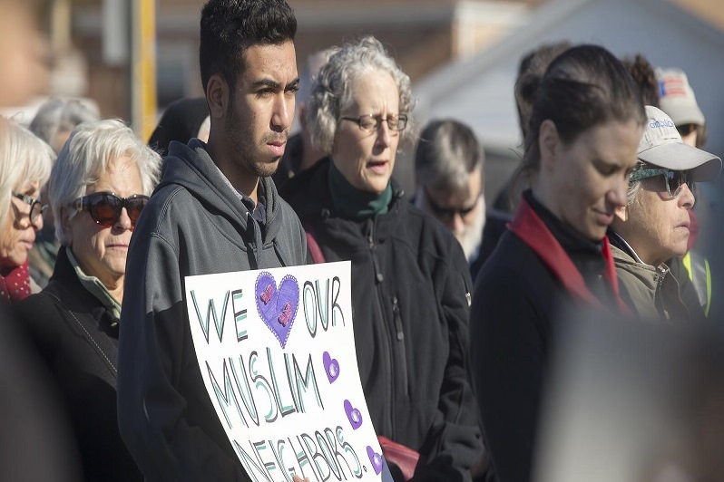 An interfaith rally supporting Muslims living in America
