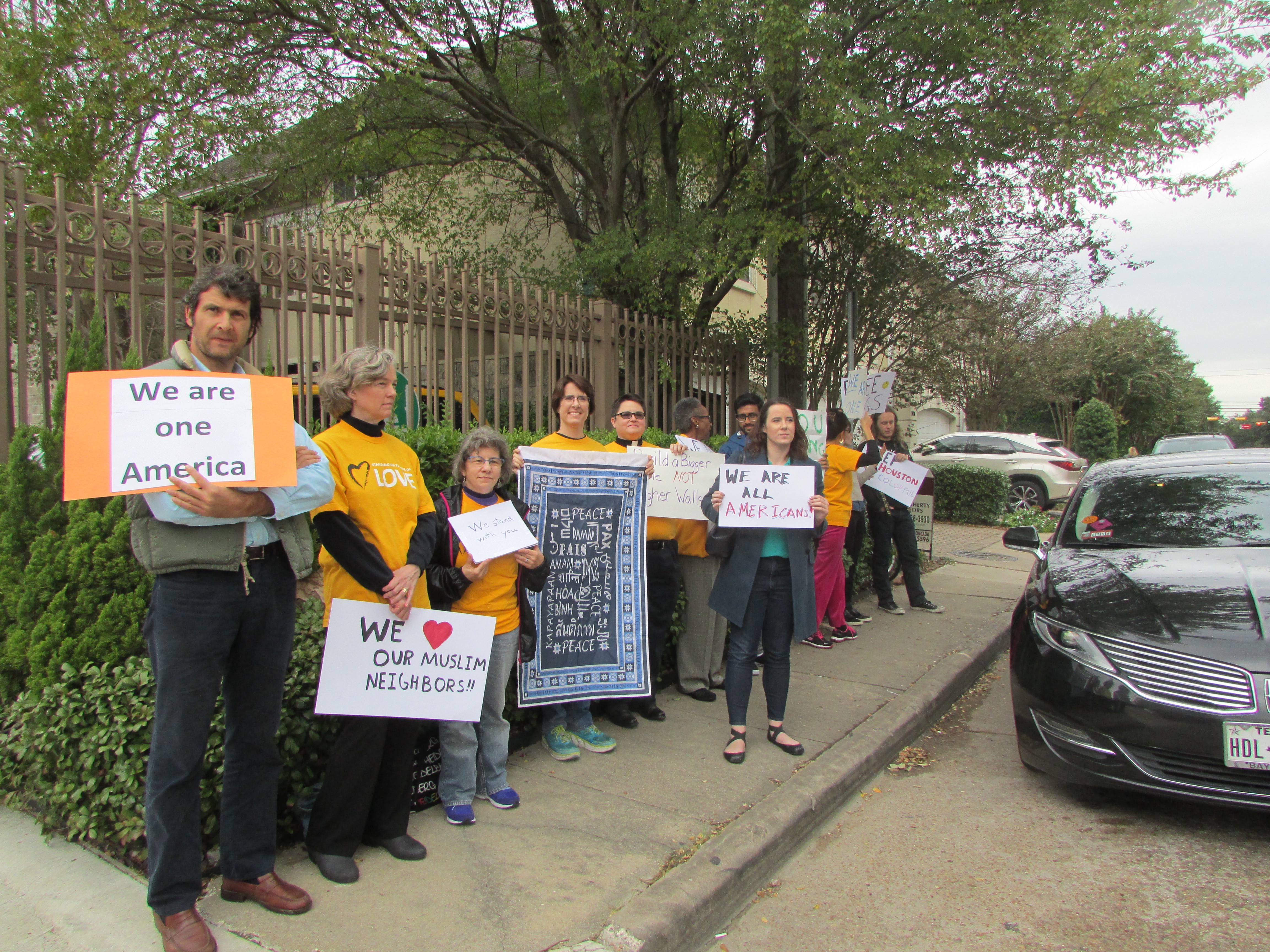 Scores Rally at Houston Mosque to Support Muslim Community