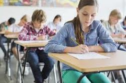 طالبين في المدرسة الأمريکيين