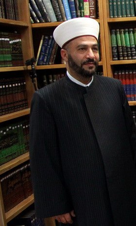 شیخ حسام احمد رحال از اعضای هیأت تجمع علمای لبنان