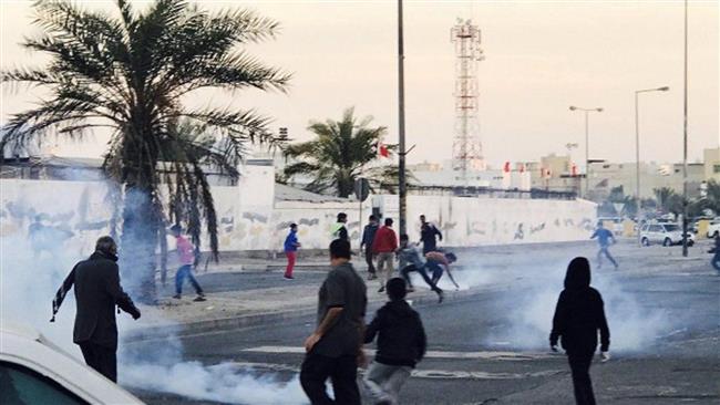 Bahraini forces clash with people commemorating the Martyrs Day on December 16, 2016. (Photo by Bahrain Mirror new site)