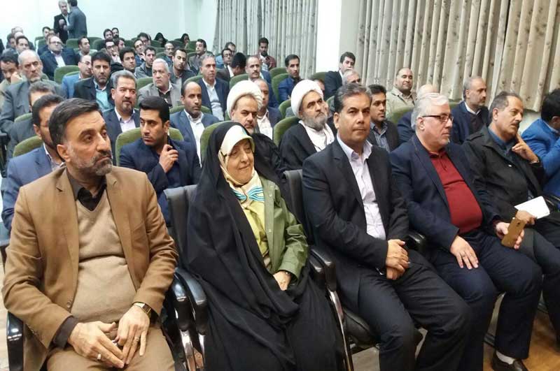 معصومه ابتكار در جلسه شوراي اداري كاشان 