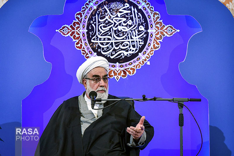 تلبیس العمامة لطلاب العلوم الدينية على يد اية الله كلبايكاني