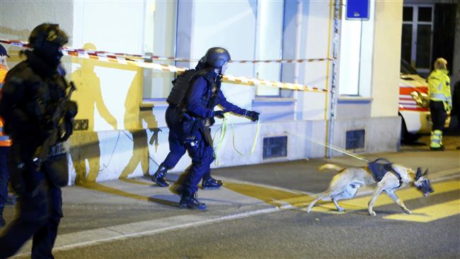 Police stand outside an Islamic center in central Zurich, Switzerland on December 19, 2016. (Photo by Reuters)