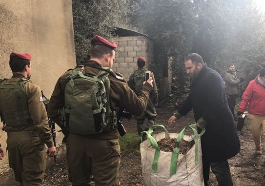 Israeli forces attempted to obstruct a volunteering event held by local organization Youth Against Settlements (YAS) in the Tel Rumeida area of Hebron in the southern occupied West Bank on Friday.