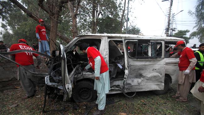 Volunteers search for remains in a vehicle at the scene of a bomb attack in Peshawar, Pakistan, February 15, 2017. (Photo by Reuters)