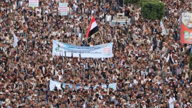 emenis taking part in a demonstration in honor of the martyrs of the Saudi war against the country in the capital, Sana