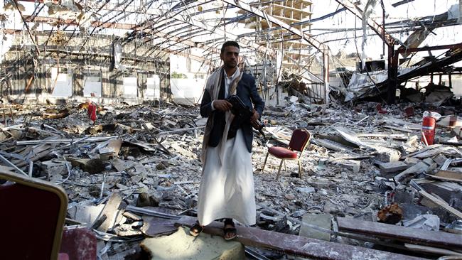 A Yemeni man stands on October 24, 2016 at the site of an air raid on a funeral ceremony that killed 140 people and wounded 525 on October 5. (AFP photo)