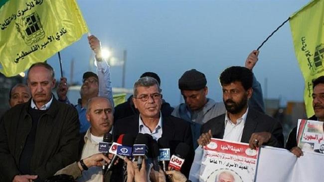 Issa Qaraqe (C), the head of the Palestinian Authority