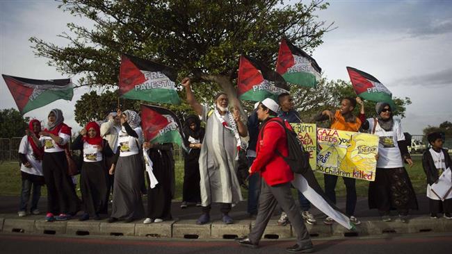 Supporters of the Boycott, Divestment and Sanctions (BDS) campaign take part in a rally in Cape Town, South Africa, on 21 September, 2015. (Photo by AFP)