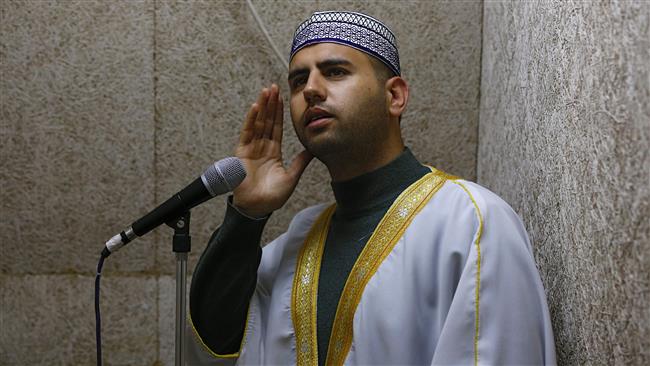 A Palestinian muezzin calls for prayer from the al-Aqsa mosque in East Jerusalem al-Quds, November 21, 2016. (Photo by AFP)