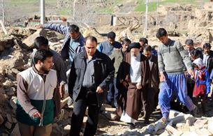 حضور سرزده حجت الاسلام رییسی در مناطق زلزله زده