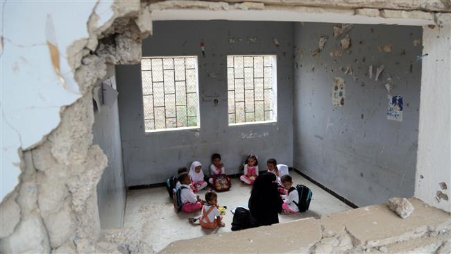 Yemeni students study in a classroom on March 15, 2016, which was damaged in a Saudi air strike. (Photo by AFP)