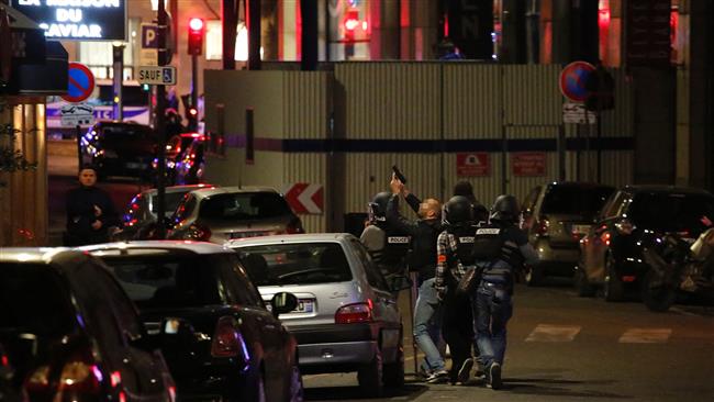 French police officers patrol near the site of a shooting at the Champs Elysees in Paris on April 20, 2017. (Photo by AFP)