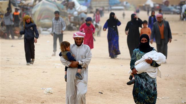 Displaced Syrians, who fled the countryside surrounding the Daesh stronghold of Raqqah, arrive at a temporary camp in the village of Ain Issa on April 28, 2017. (Photo by AFP)