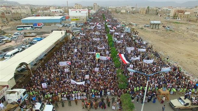 Tens of thousands of people attend a protest rally in the Yemeni capital Sana’a on May 12, 2017 to voice their outrage at the US-backed Saudi war on the impoverished Arab country. (Photos by al-Masirah)