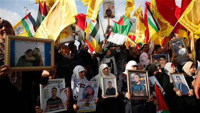 Palestinian protesters hold pictures of their loved ones during a demonstration in the West Bank city of Ramallah in support of Palestinian prisoners on hunger strike in Israeli jails on May 3, 2017. (Photo by AFP)