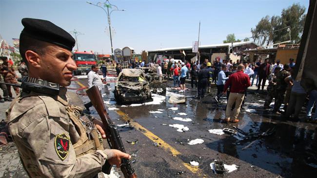 The aftermath of a car-bombing in the Iraqi southern port city of Basra on April 4, 2016 (Photo by AFP)
