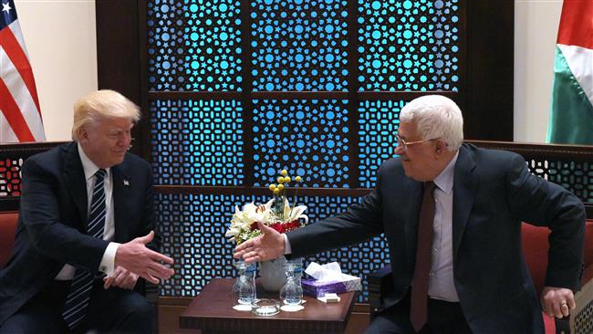 US President Donald Trump (L) shakes hands with Palestinian leader Mahmoud Abbas during a meeting at the presidential palace in the West Bank city of Bethlehem on May 23, 2017. (Photo by AFP)