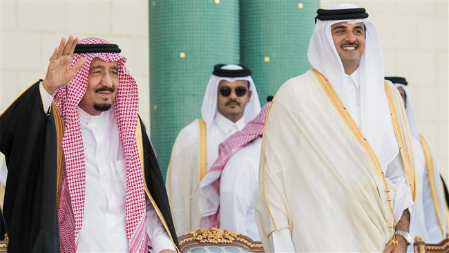 A handout picture provided by the Saudi Royal Palace on December 5, 2016 shows Saudi King Salman (L) waiving next to the Emir of Qatar Sheikh Tamim bin Hamad Al Thani during a ceremony in Doha. (Photo by AFP)