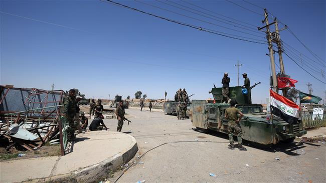 Members of the Iraqi pro-government Popular Mobilization Units (Hashd al-Sha’abi) gather in a street in the modern town of Hatra, near the eponymous UNESCO-listed ancient city, southwest of the northern city of Mosul, on April 28, 2017. (Photo by AFP)