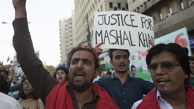 Pakistani activists shout slogans during a protest in Karachi on April 14, 2017, against misuse of the blasphemy law. (Photo by AFP)