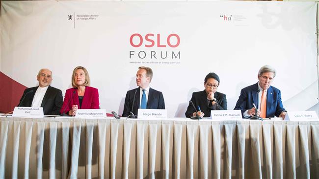 (L-R) Iran Foreign Minister Mohammad Javad Zari, high representative of the European Union Federica Mogherini, Norway´s Foreign Minister Boerge Brende, Indonesian Foreign Minister Retno Marsudi and former US Secretary of State John Kerry attend a press conference at the Oslo Forum at Losby Gods, outside Oslo, June 13, 2017. (Photo by AFP)