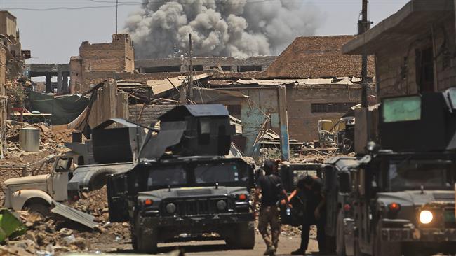Smoke billows as members of the Iraqi Counter Terrorism Service advance towards the Old City of Mosul on June 20, 2017 during the ongoing offensive by Iraqi forces to retake the last district still held by Daesh militants.