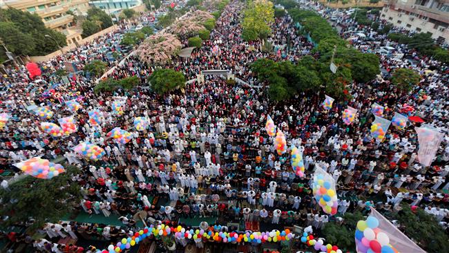 Muslims attend the Eid al-Fitr prayers to mark the end of the holy fasting month of Ramadan at a public park, outside el-Seddik Mosque in Cairo, Egypt, June 25, 2017. (Photo by Reuters)
