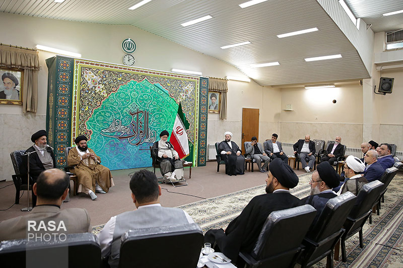 دیدار جمعی از مدیران رادیو تلوزیون های اسلامی با آیت الله علم الهدی