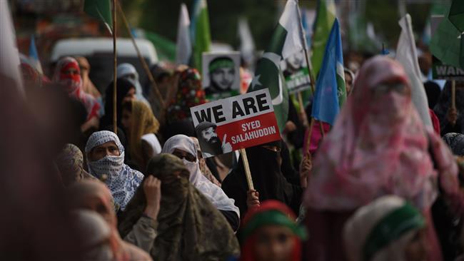 Pakistani activists from the Jamaat-e-Islami political party take part in a pro-Kashmir rally in Islamabad on July 9, 2017. (Photo by AFP)