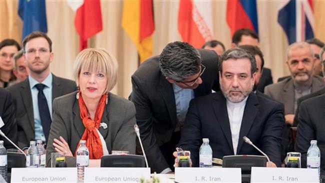 European Union senior diplomat Helga Schmid (L), Iranian Deputy Foreign Minister for Legal and International Affairs Abbas Araqchi (R) and senior diplomats from other six members of the P5+1 group meet in Vienna, Austria, on April 25, 2017. (Photo by AFP)