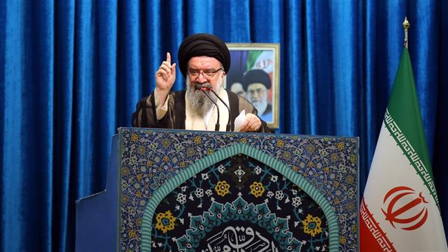 Senior Iranian cleric Ayatollah Ahmad Khatami addresses worshipers during the weekly Friday Prayers in Tehran on July 21, 2017. (Photo by IRNA)
