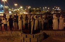 نماز جماعت در مسجد تخریب شده بحرین