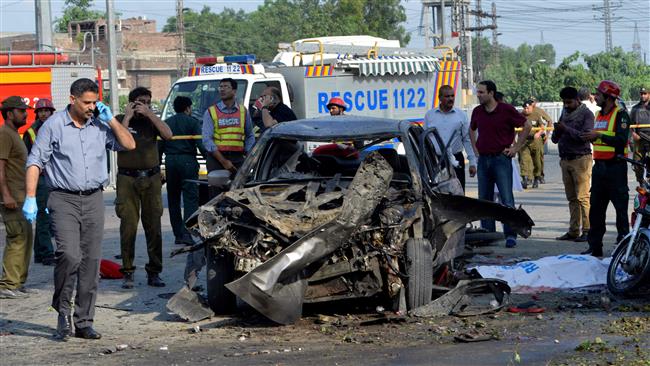 Pakistani security officials inspect the site of an explosion in Lahore on July 24, 2017. (Photo by AFP)