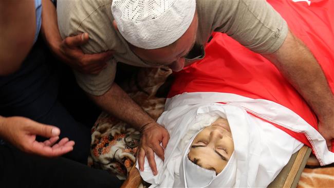 The father of 17-year-old Mohammed Jawawdeh, who was killed by an Israeli embassy guard in Amman, mourns over his son’s body in the Jordanian capital, July 25, 2017. (Photo by AFP)
